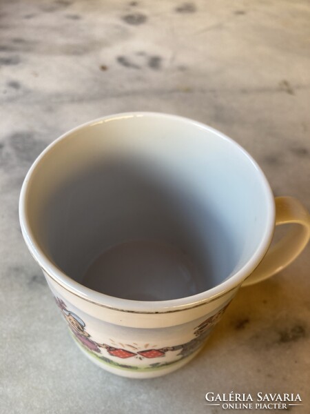Erdő kapitánya hollóházi porcelán mese bögre.