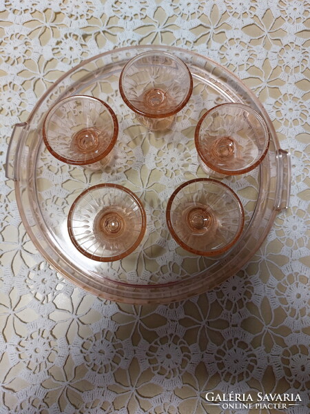 Lazac színű üveg tálca füllel, 5 db likőrös pohárral