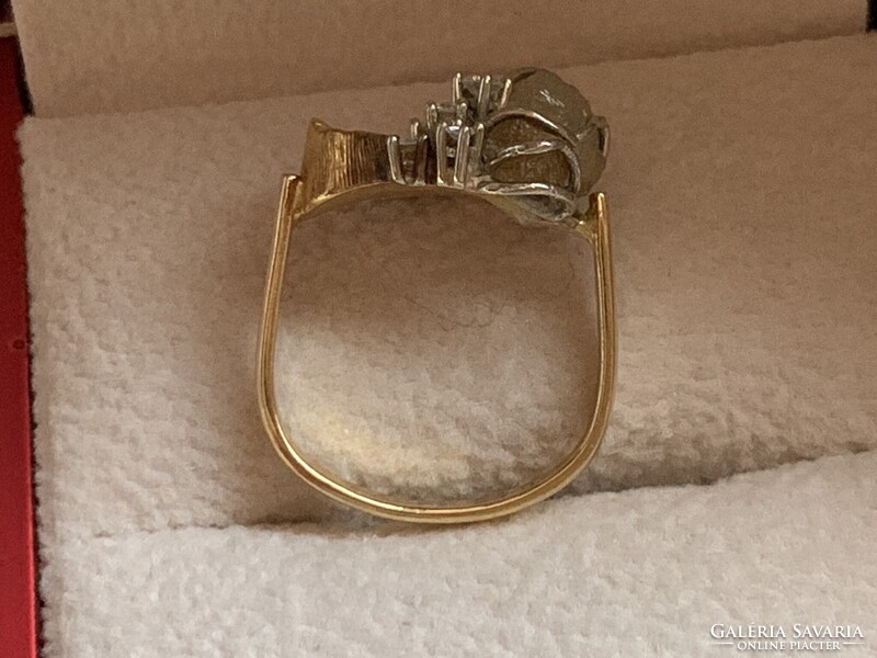 Modern ötvös 18.kr.arany gyűrűm gyémántokkal.Tanúsítvánnyal!
