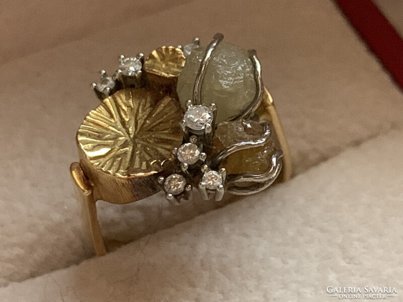 Modern ötvös 18.kr.arany gyűrűm gyémántokkal.Tanúsítvánnyal!