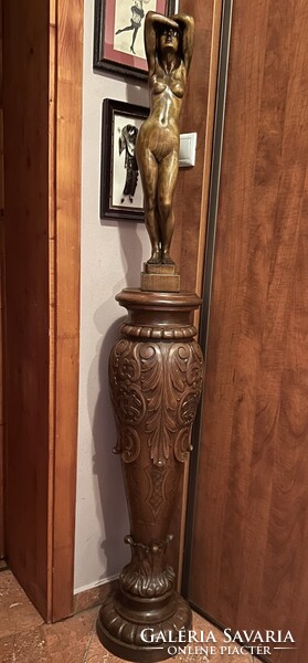 Női akt barokk posztamens