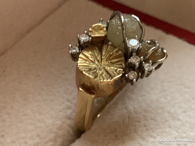 Modern ötvös 18.kr.arany gyűrűm gyémántokkal.Tanúsítvánnyal!