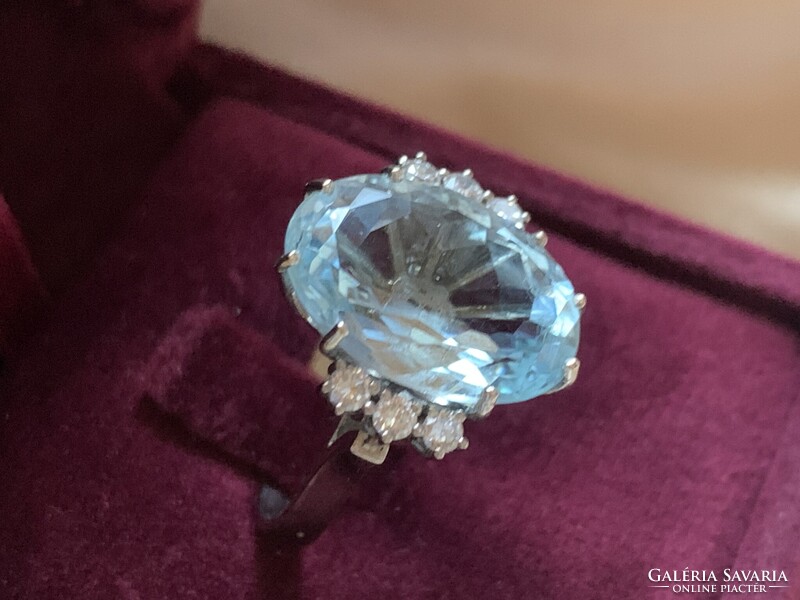 10.60ct Akvamarin-0.40ct Brillekkel 18 kr.arany gyűrű.Tanúsítvánnyal
