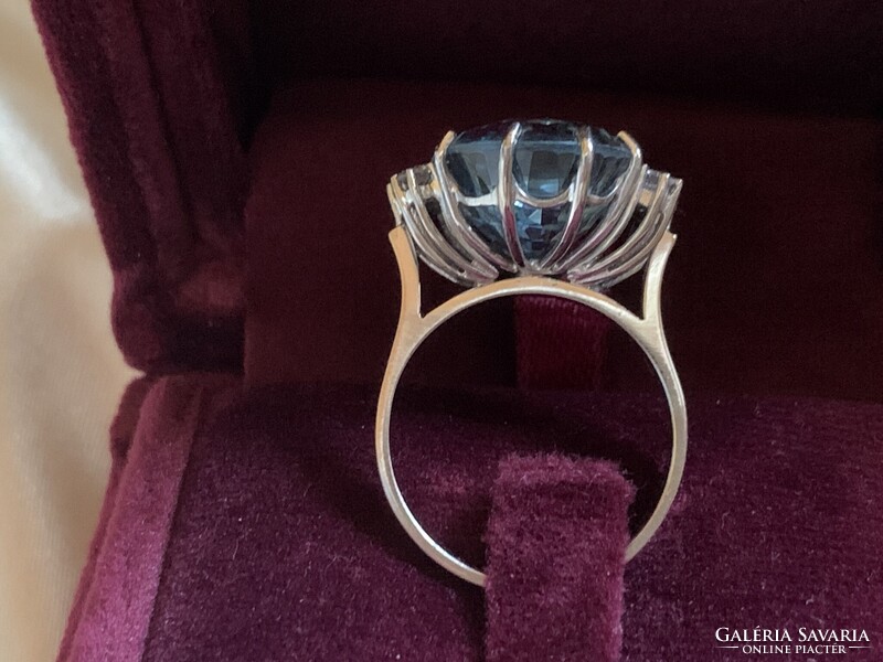 10.60ct Akvamarin-0.40ct Brillekkel 18 kr.arany gyűrű.Tanúsítvánnyal