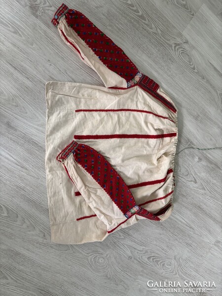 Antik moldvai csángó borjúszájú  hímzett paraszt ing