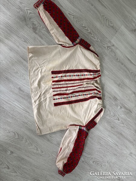 Antik moldvai csángó borjúszájú  hímzett paraszt ing