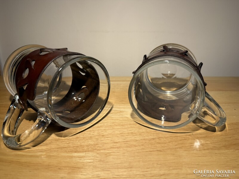 Retró üveg sörös korsó levehető bőr dekorral - 2 db sörös kancsó