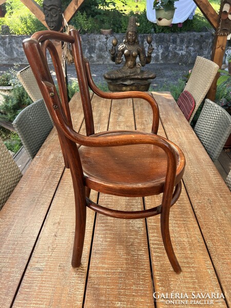 Thonet gyermek szék.