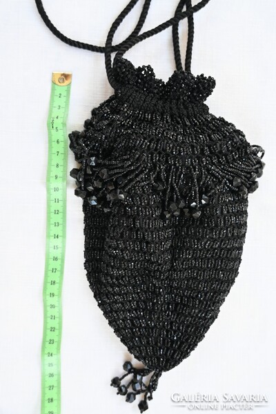 Antik 1890–1920-as francia stílusú estélyi retikül – csiszolt fekete üveggyöngyökkel (French Jet)