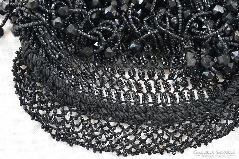Antik 1890–1920-as francia stílusú estélyi retikül – csiszolt fekete üveggyöngyökkel (French Jet)