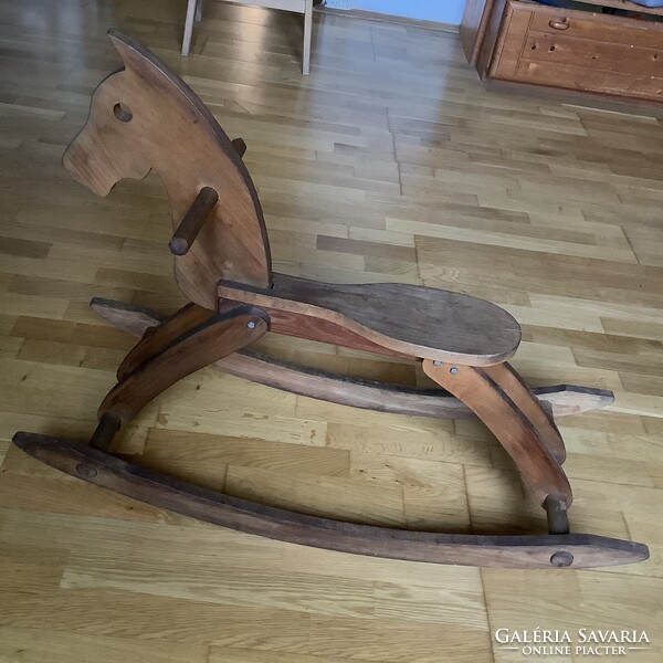 Fa hintaló régi gyerek játék harcos paripa hinta mozgás fafaragás bútor lovasíjászat galopp sport