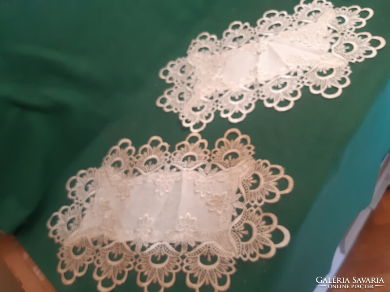 2 db csipke asztalközép