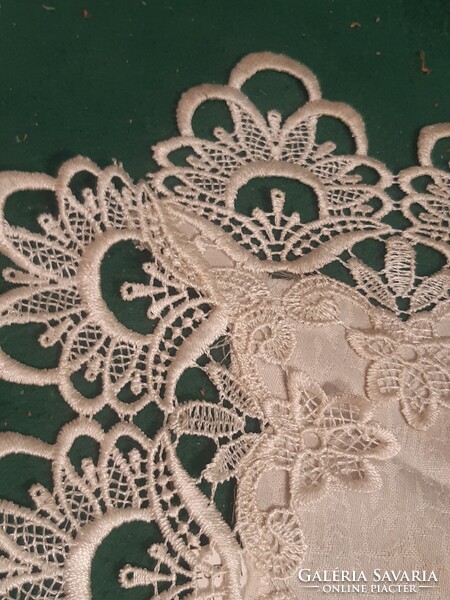 2 db csipke asztalközép