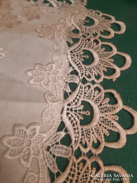 2 db csipke asztalközép