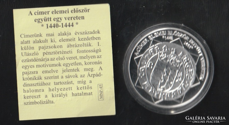 A címer elemei először együtt egy vereten. 1440-1444