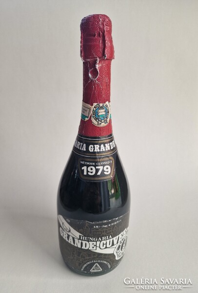 1979 Grande Cuvée száraz pezsgő, Borgazdaságok Export Vállalata, 0,75 l, bontatlan, gyűjteménybe