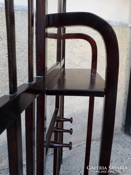 J. Hoffmann / Jacob és Josef Kohn fogas. ("Thonet")