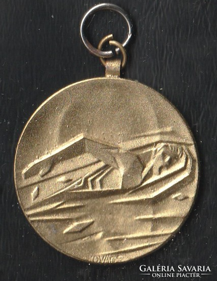 Úszó aranyérme ( arany hatású )