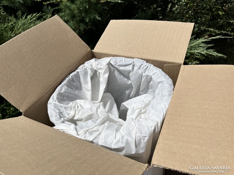 Dom Pérignon pezsgő jégveder – Martin Szekely tervezésében, füstszínű akrilból, ajándékozásra kész