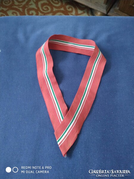 Sport érme nyakba akasztó szalag.