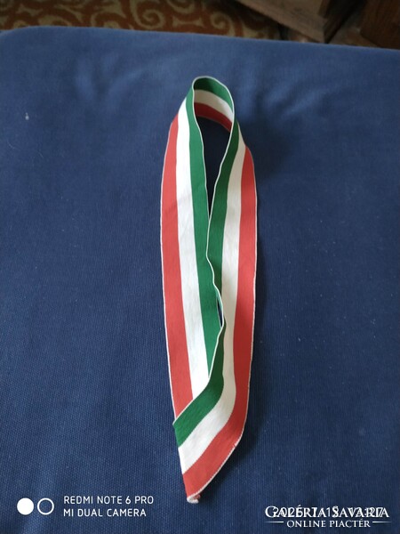 Sport érme nyakba akasztó szalag.