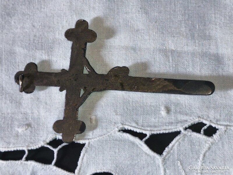 Régi , fém kereszt medál  665.