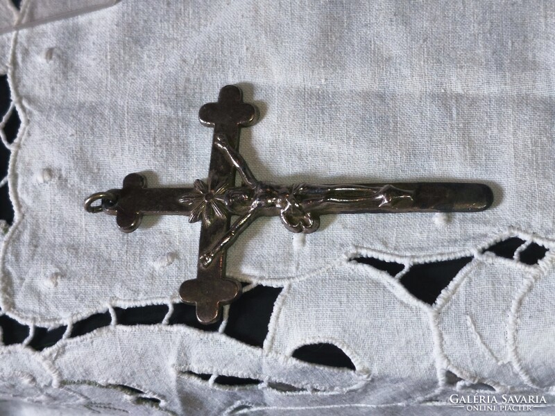 Régi , fém kereszt medál  665.