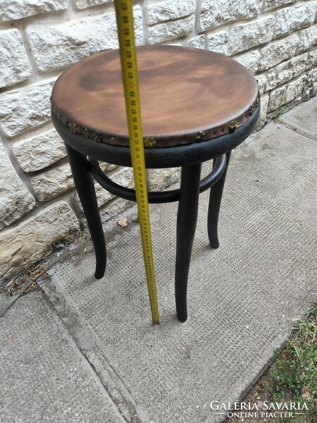 Thonet jelzett, puff, szék, szobortartónak, fekete színben, ülőke!. Austria !