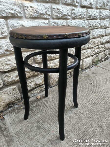 Thonet jelzett, puff, szék, szobortartónak, fekete színben, ülőke!. Austria !