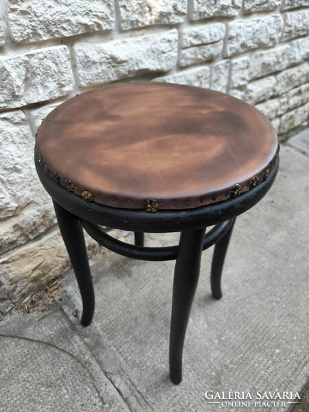 Thonet jelzett, puff, szék, szobortartónak, fekete színben, ülőke!. Austria !