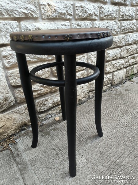 Thonet jelzett, puff, szék, szobortartónak, fekete színben, ülőke!. Austria !