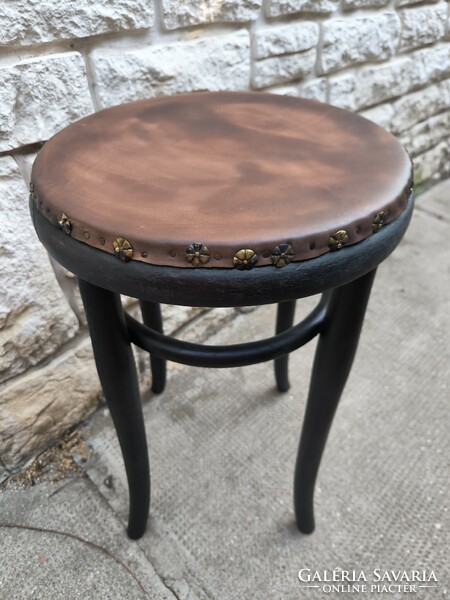 Thonet jelzett, puff, szék, szobortartónak, fekete színben, ülőke!. Austria !