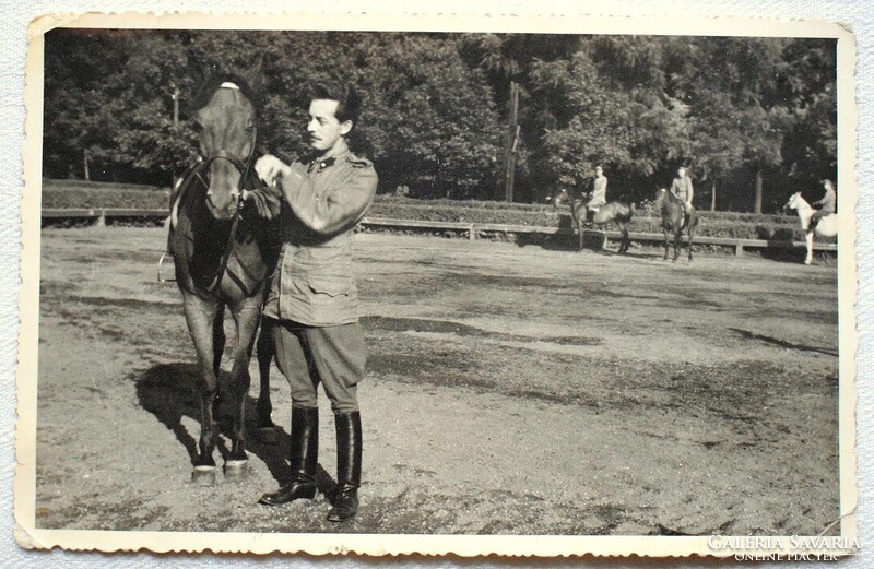 Régi fotó képeslap  - katona lovával