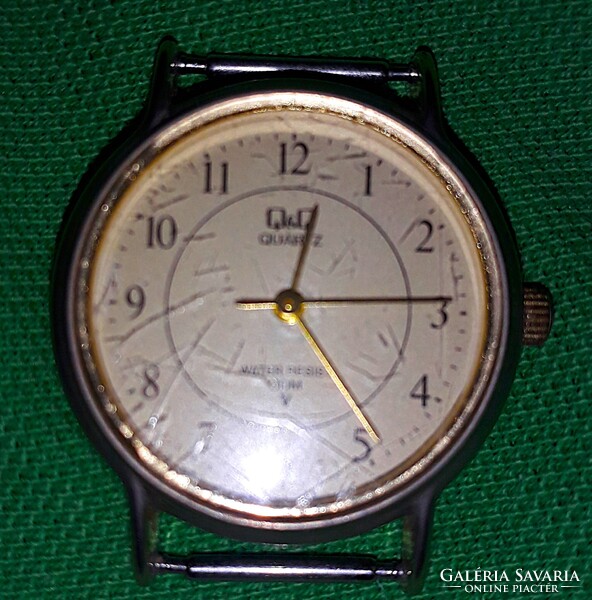 Jó állapotú japán Q&Q MŰKÖDŐ kvarc quartz karóra SZÍJ NÉLKÜL vízhatlan 30 méterig a képek szerint