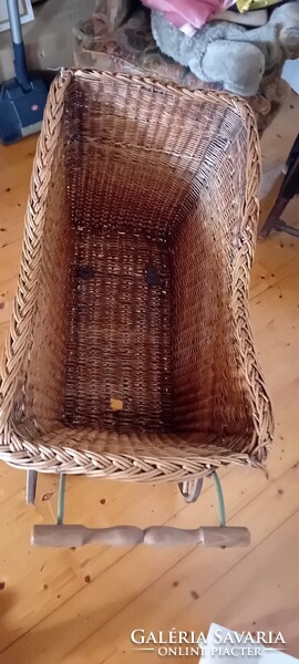 Antik, vintage babakocsi