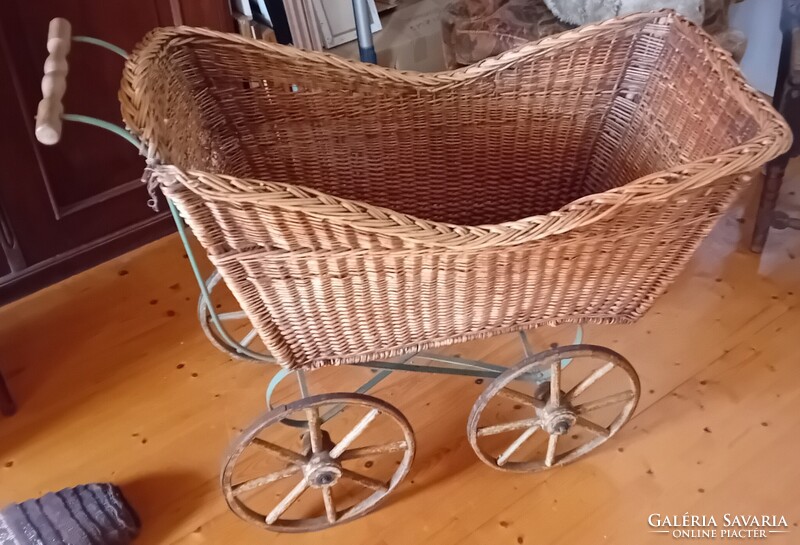 Antik, vintage babakocsi