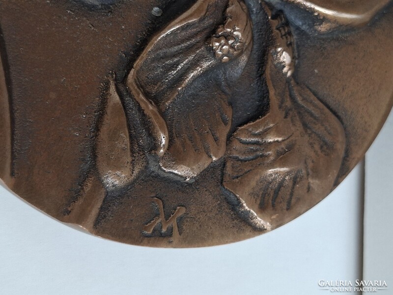 Váró Márton-  Írisz bronz plakett