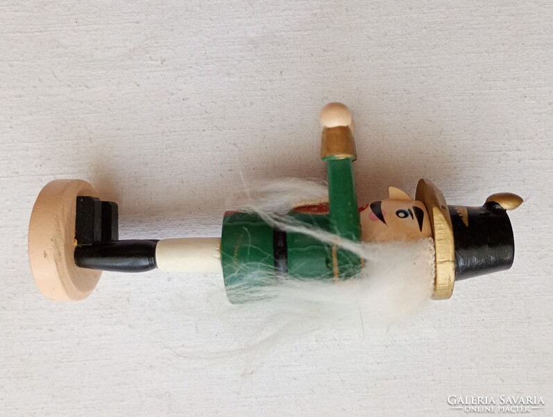 Fa diótörő figura 13cm katona