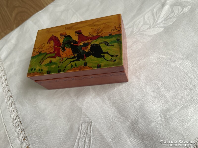 Régi kézzel festett Keleti fa doboz, szép munka.