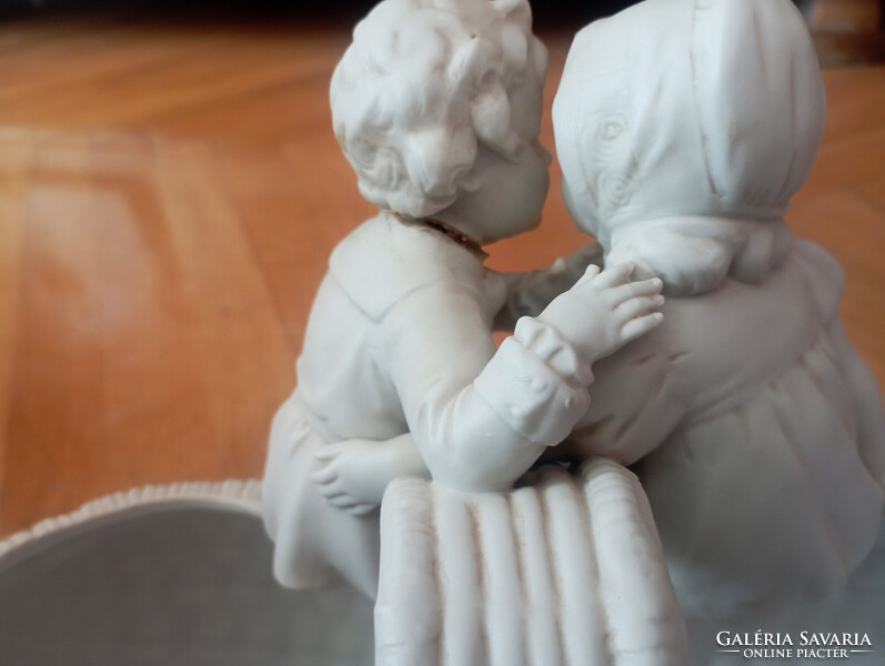 Antik Katzhütte Thuringia Hertwig &Co. 1914-1945 porcelán kosár gyerek pár figurával