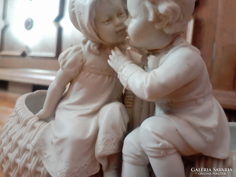 Antik Katzhütte Thuringia Hertwig &Co. 1914-1945 porcelán kosár gyerek pár figurával