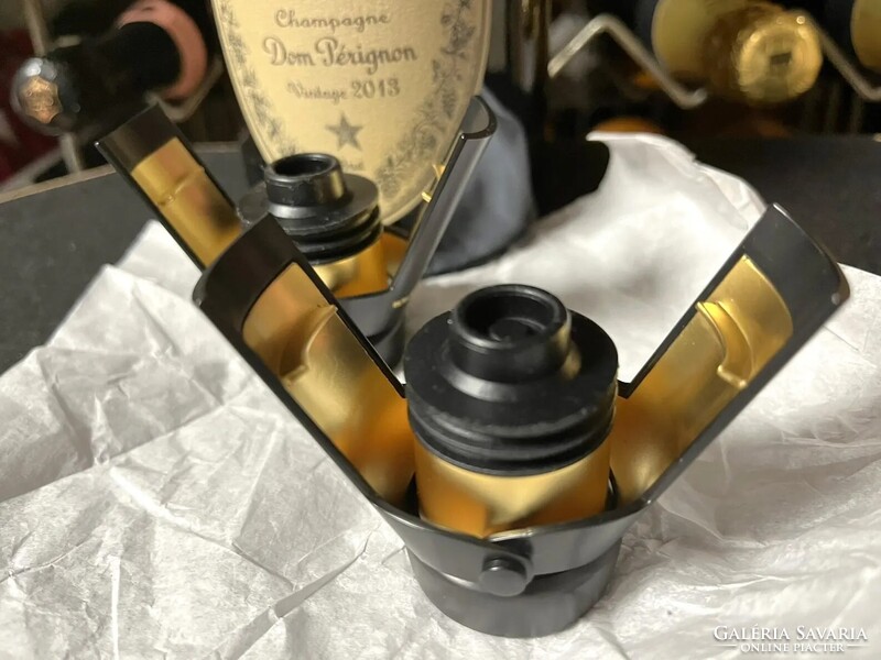 Dom Pérignon Champagne palackzáró díszdugók (2 db, Martin Szekely tervezésében)
