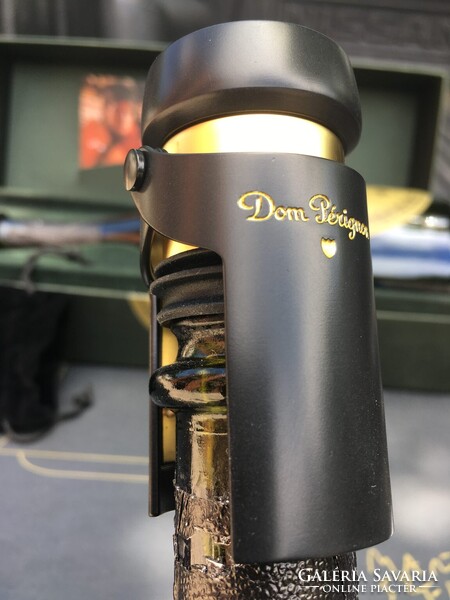 Dom Pérignon Champagne palackzáró díszdugók (2 db, Martin Szekely tervezésében)