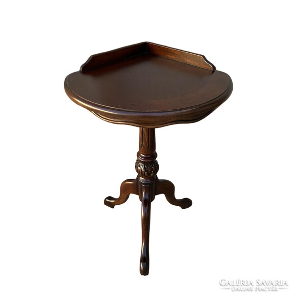 Antik stílusú sarok asztal