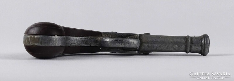 1W948 Kisméretű fém vázas, fa markolatos kovás pisztoly replika