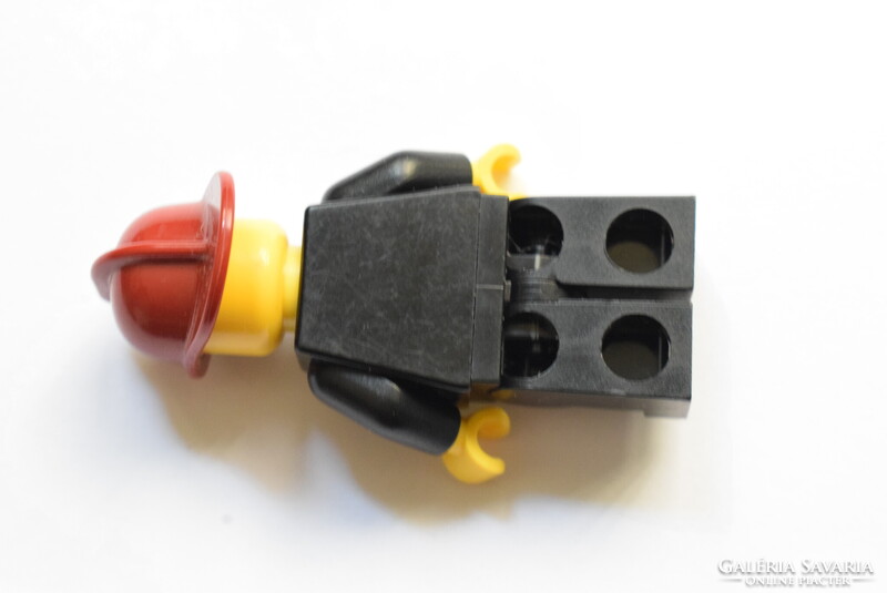 LEGO tűzoltó figura eredeti szép használt állapotban