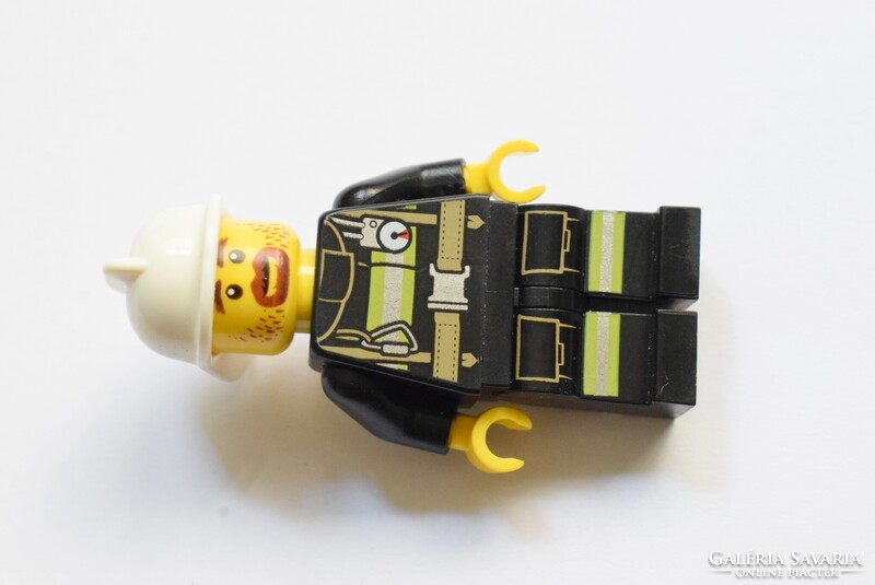 LEGO tűzoltó figura eredeti szép használt állapotban