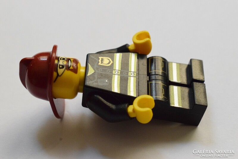 LEGO tűzoltó figura eredeti szép használt állapotban