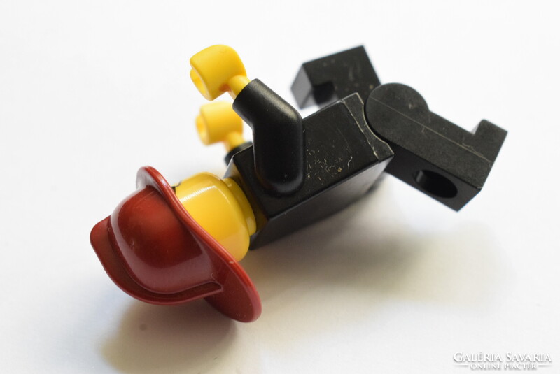 LEGO tűzoltó figura eredeti szép használt állapotban