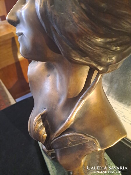 L. MARCHUND JELZÉSSEL : FIATAL HÖLGY BRONZ BÜSZTJE
